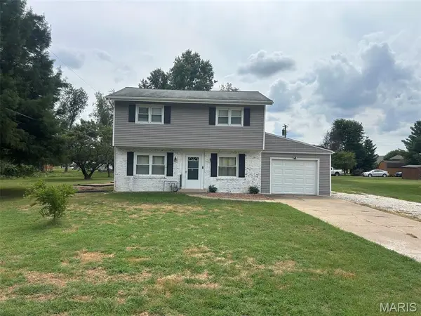 457 Jack Pine Drive, Carrollton, IL 62016