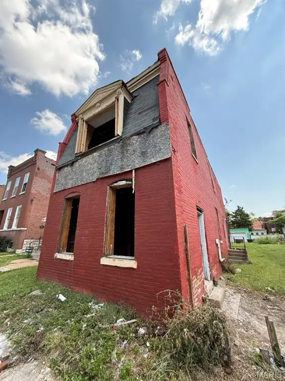 3720 Iowa Avenue, St Louis, MO 63118