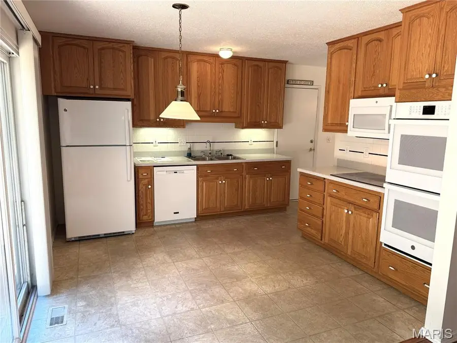 828 Country Heights Court, Manchester, MO 63021 - #3