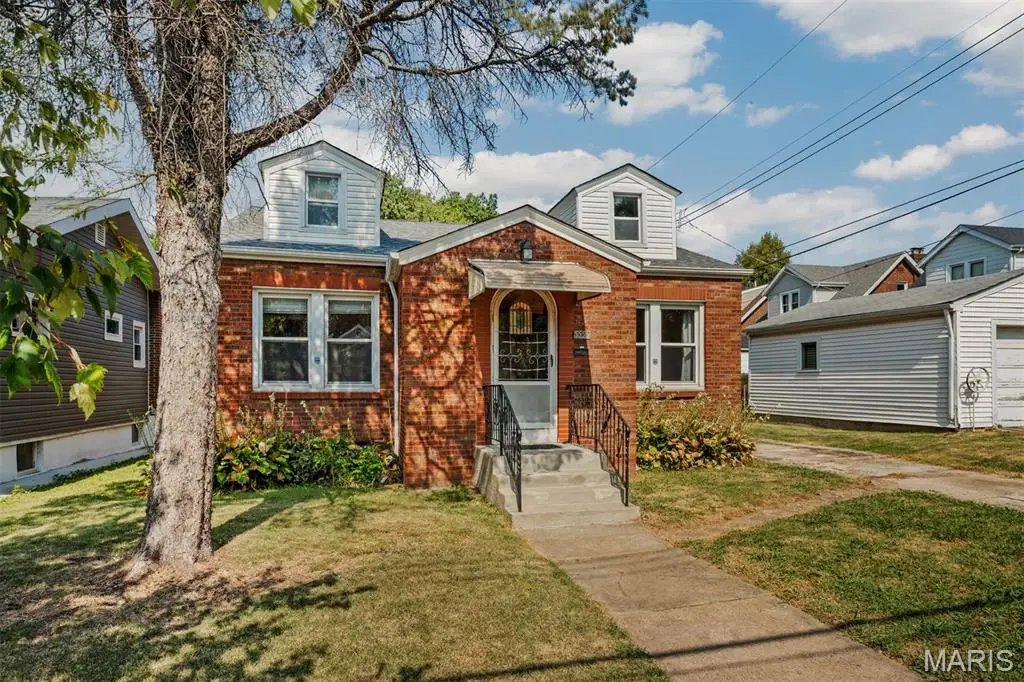 5527 Ulena Avenue, Saint Louis, MO 63116 - #1