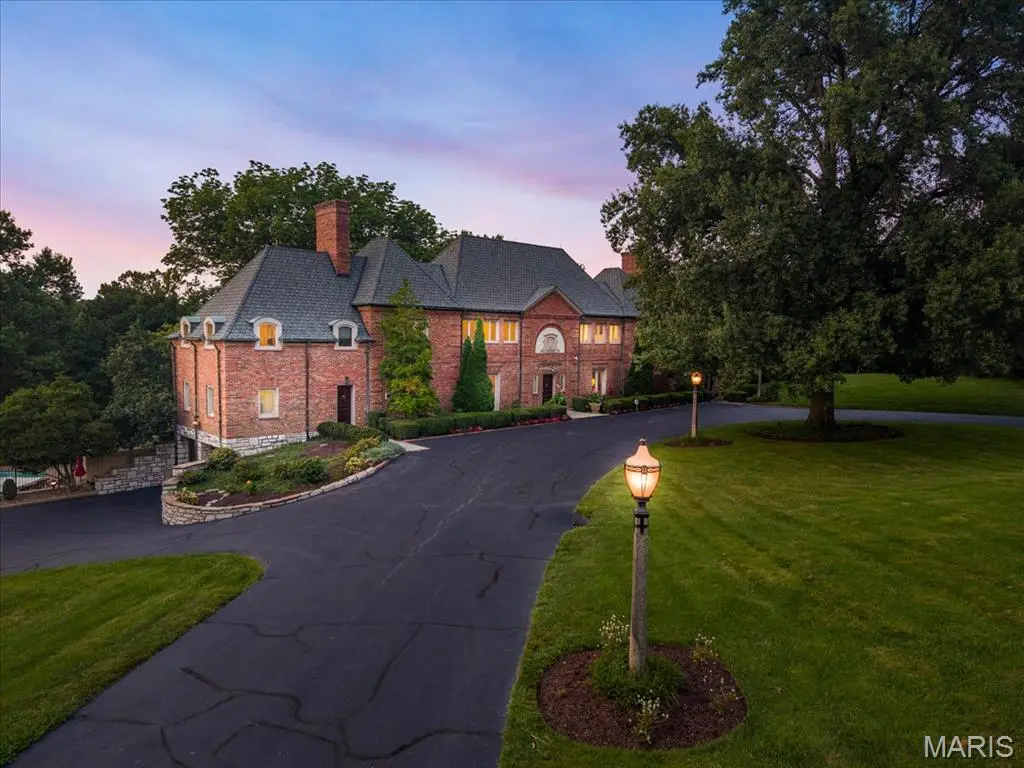 19 Squires Lane, Saint Louis, MO 63131 - #1