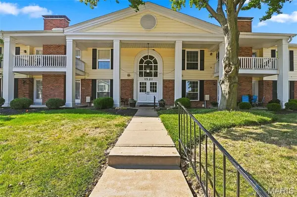 1521 Hedgeford Drive #16, Chesterfield, MO 63017