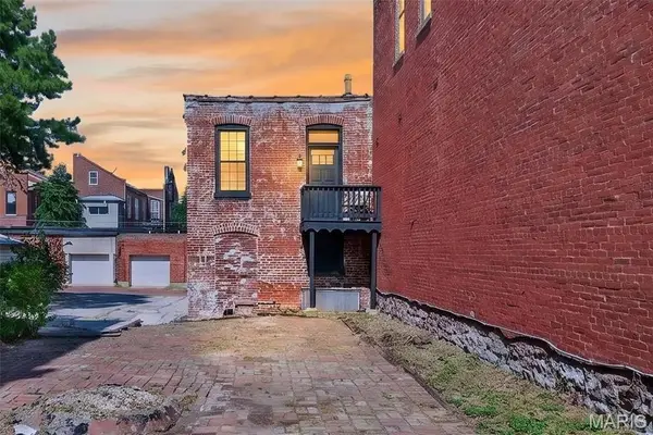 2023 Sidney Street, St Louis, MO 63104