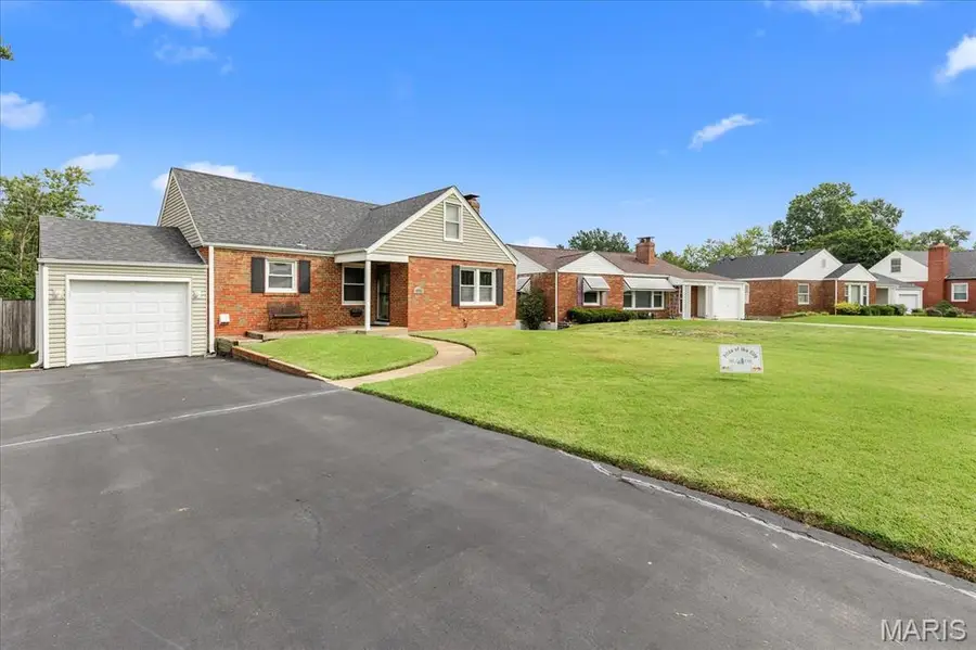 7723 Florentine Drive, Bel Nor, MO 63121 - #2