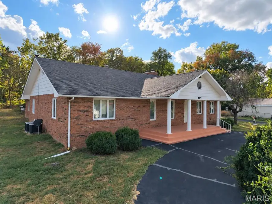 109 E Jefferson Avenue, Richland, MO 65556 - #2