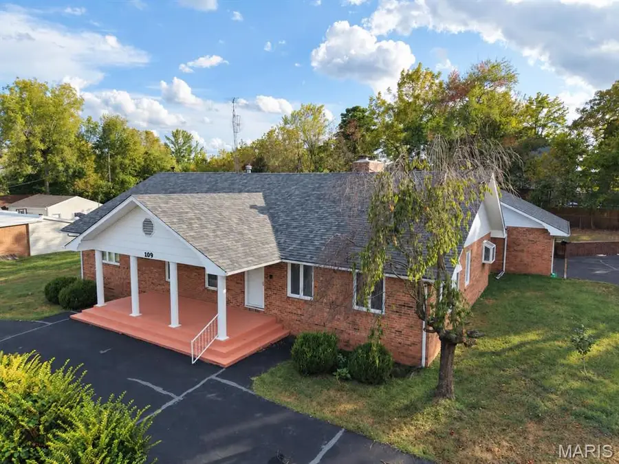 109 E Jefferson Avenue, Richland, MO 65556 - #3