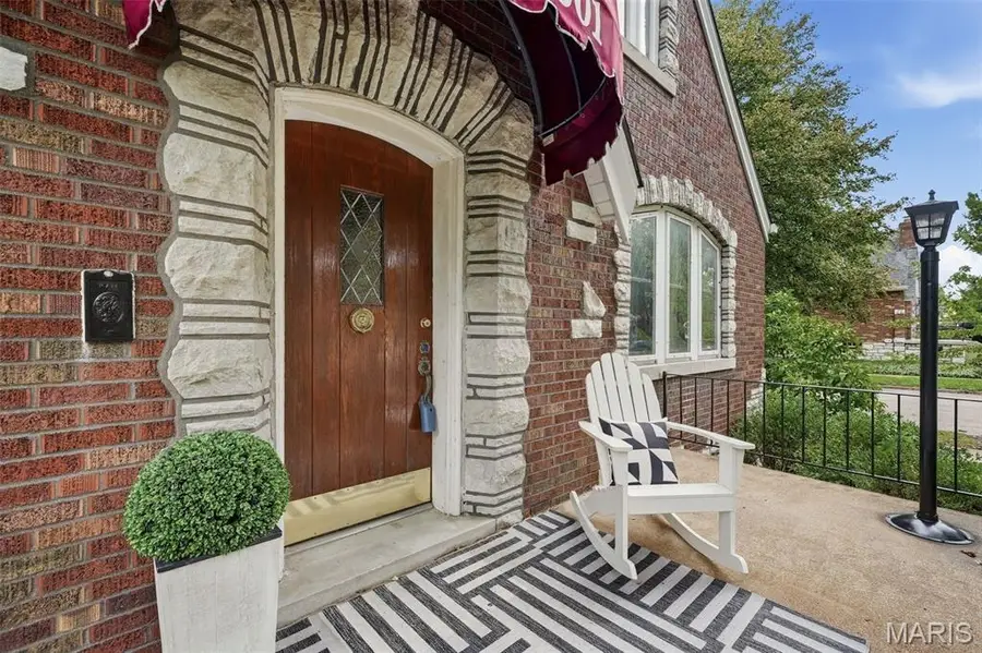 5601 Walsh Street, Saint Louis, MO 63109 - #2