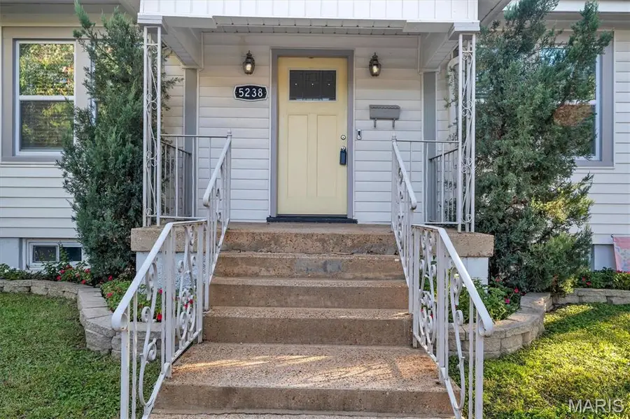 5238 Schollmeyer Avenue, Saint Louis, MO 63109 - #3