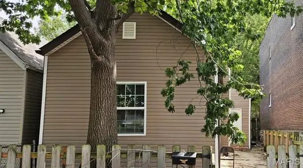 8216 Virginia Avenue, St Louis, MO 63111