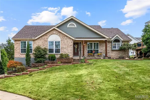 516 Oak Leaf Manor Court, Ballwin, MO 63021