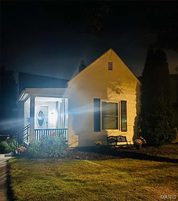834 Douglas Street, Alton, IL 62002 - #3