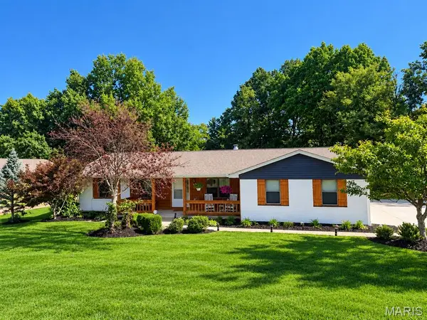 1112 Dingledine Road, St Charles, MO 63304
