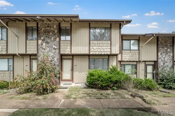 2804 Savoy Drive #2804, Lake St Louis, MO 63367