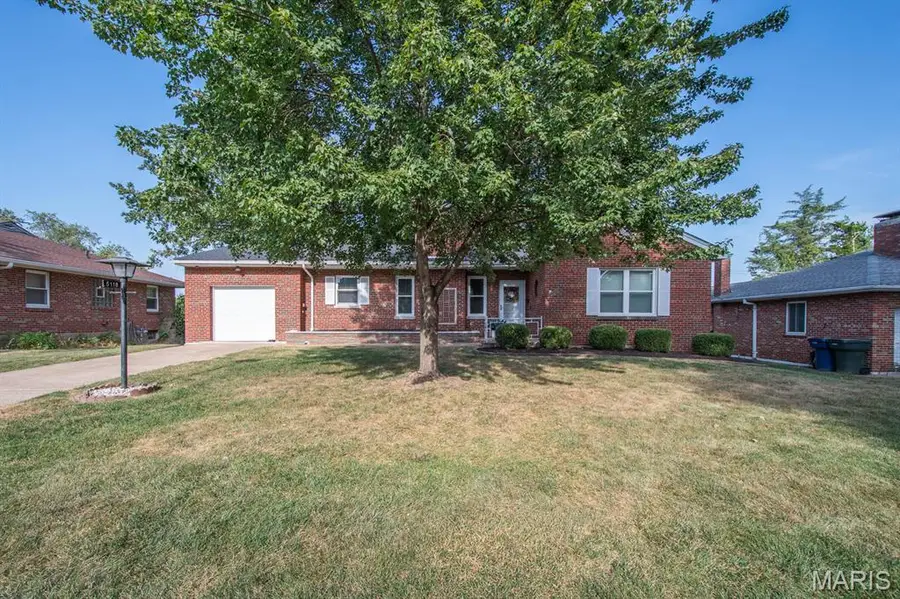 5118 Kingwood Drive, Saint Louis, MO 63123 - #2