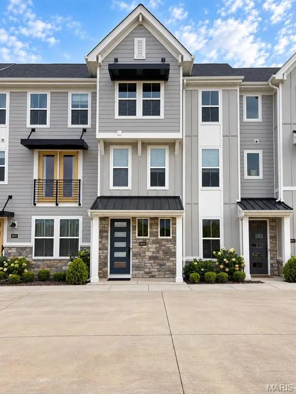 8923 E Gateway Heights, Saint Louis, MO 63144 - #1