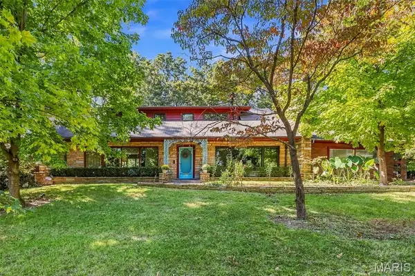 8801 Julia Dent Drive, St Louis, MO 63123