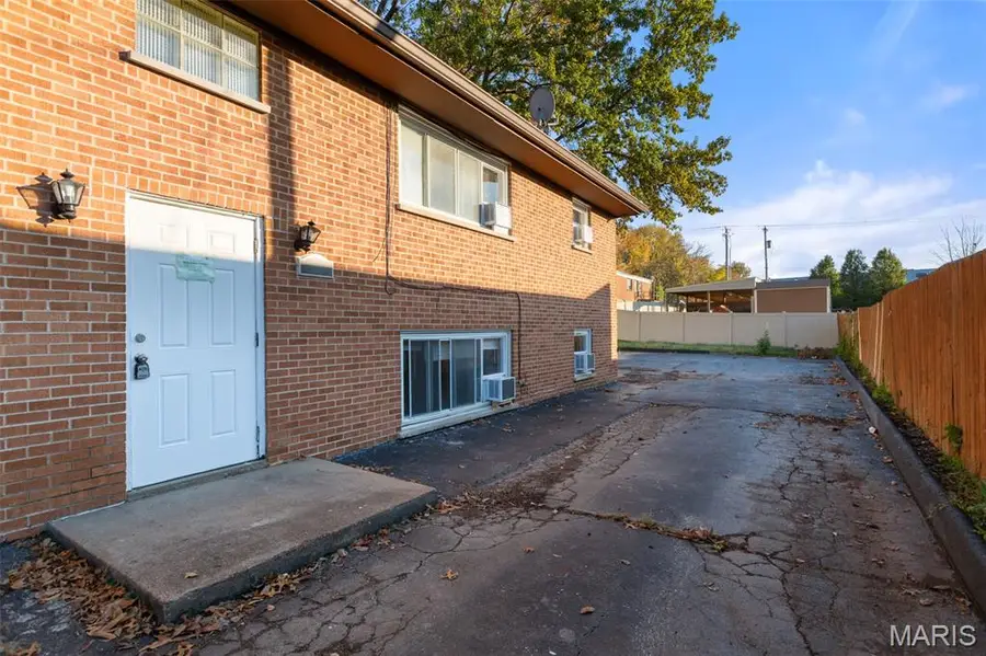 9216 Central Drive, Saint Louis, MO 63114 - #2