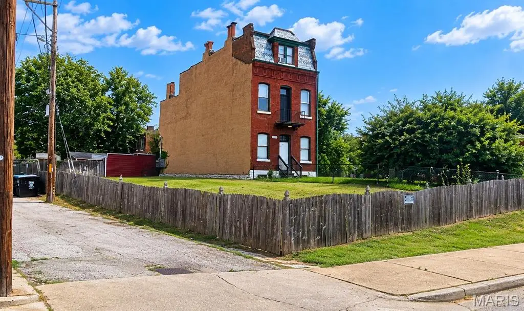 2211 Shenandoah Avenue, Saint Louis, MO 63104 - #1