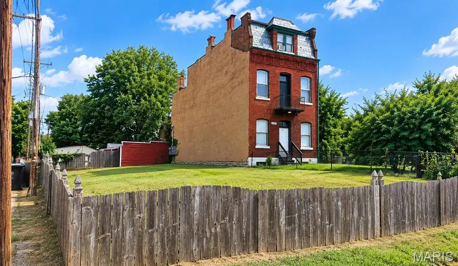 2211 Shenandoah Avenue, Saint Louis, MO 63104 - #2