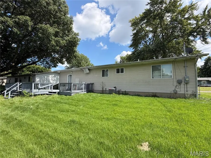 2575 Valley Brook Drive, Florissant, MO 63031 - #2