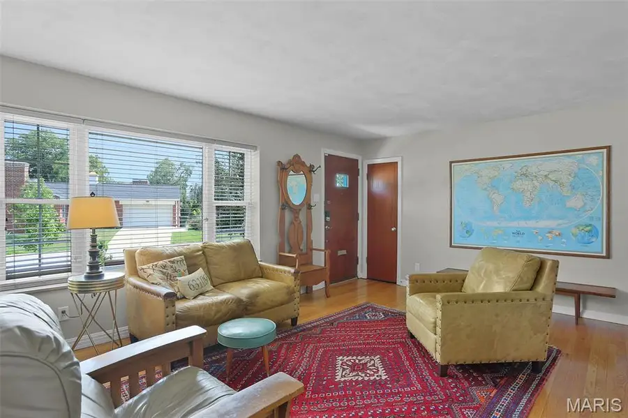 5909 Childress Avenue, Saint Louis, MO 63109 - #3