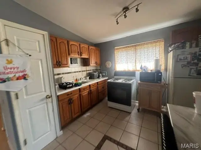 8351 Graybirch Drive, Berkeley, MO 63134 - #3