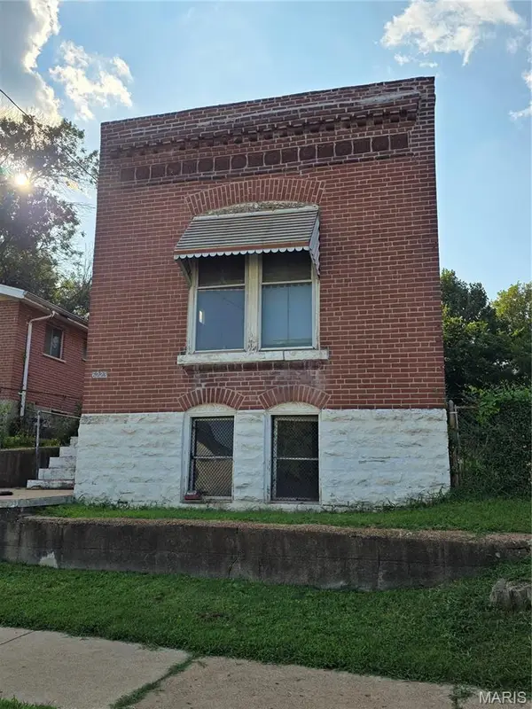 6223 Pennsylvania Avenue, St Louis, MO 63111