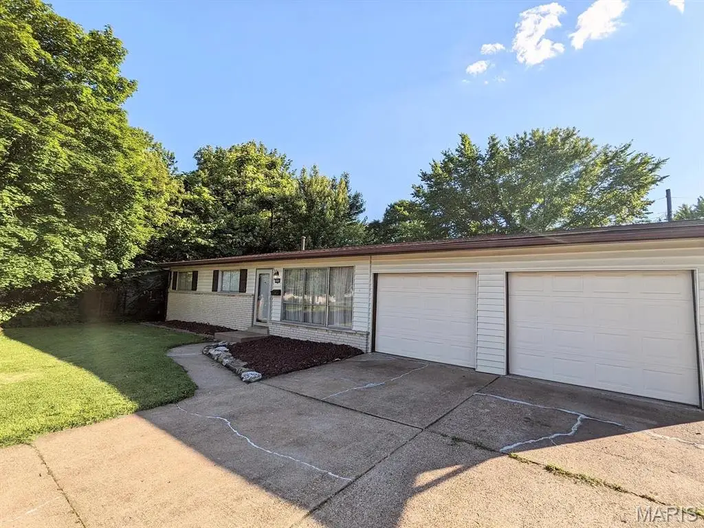 990 Florland Drive, Florissant, MO 63031 - #1