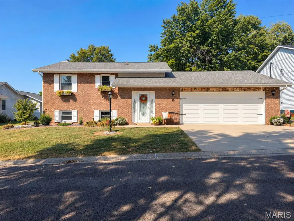 95 Sunray Drive, Highland, IL 62249 - #1