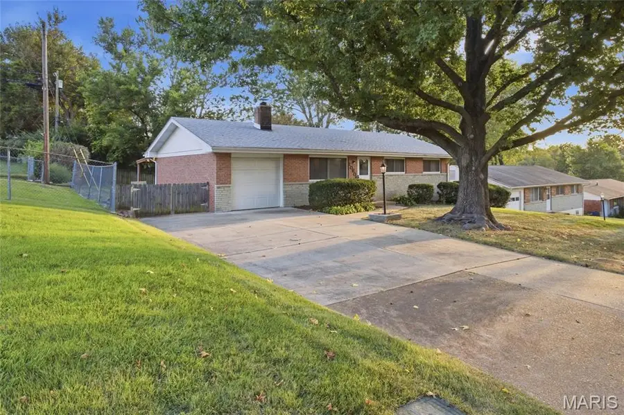 10606 Scotland Drive, Saint Louis, MO 63114 - #2