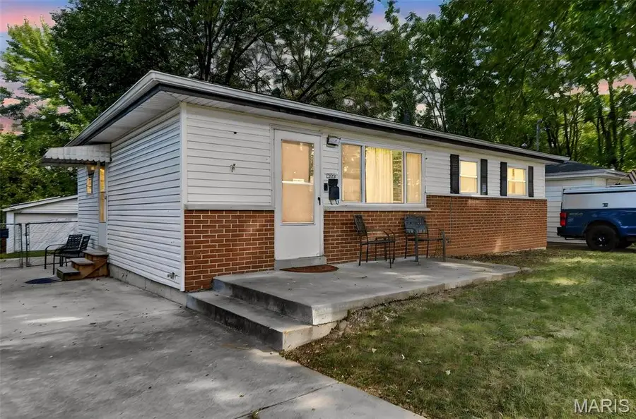 7734 Elton Street, Saint Louis, MO 63123 - #3