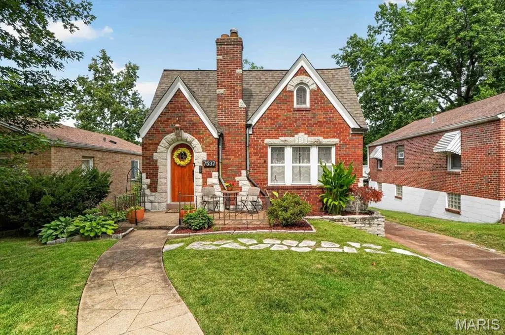 7537 Hiawatha Avenue, Richmond Heights, MO 63117 - #1