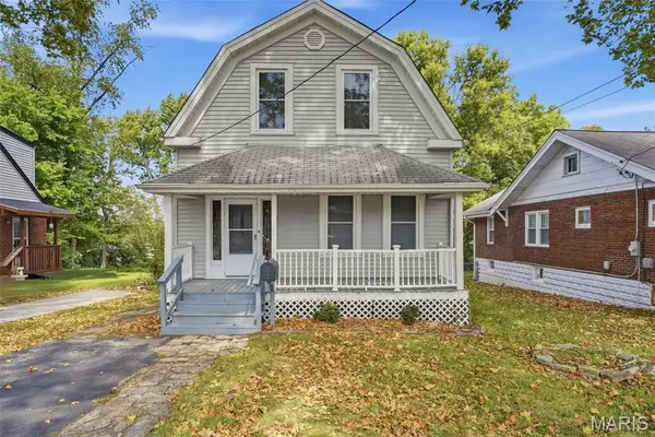 8941 Forest Avenue, St Louis, MO 63114