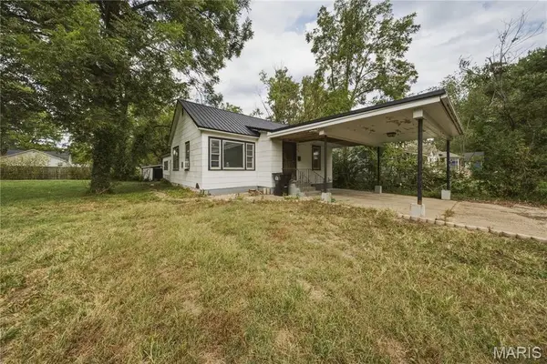 317 E Eldon Street, St James, MO 65559