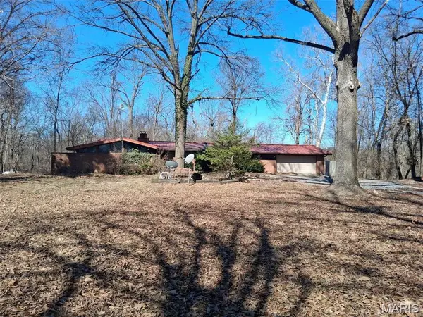 2911 N Center Street, Maryville, IL 62062
