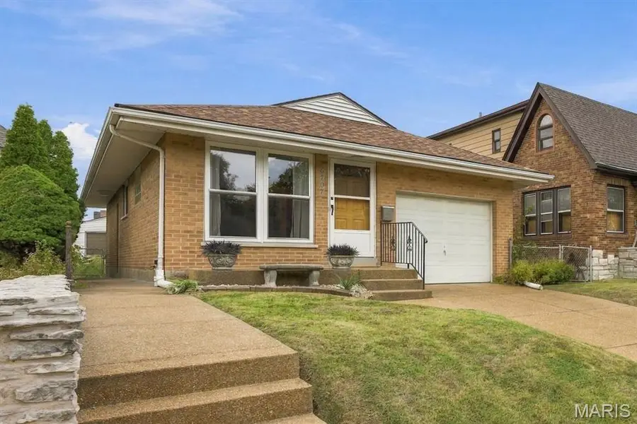6707 Alexander Street, Saint Louis, MO 63116 - #2