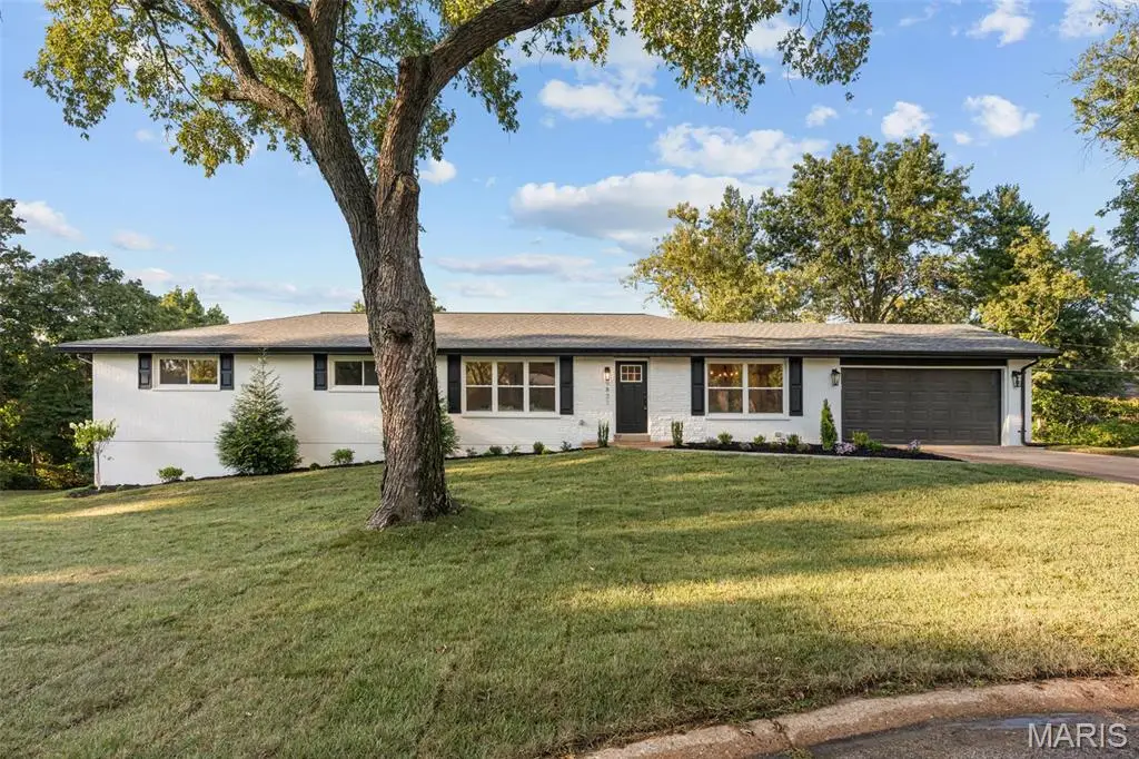 9831 Sundown Square, Creve Coeur, MO 63141 - #1