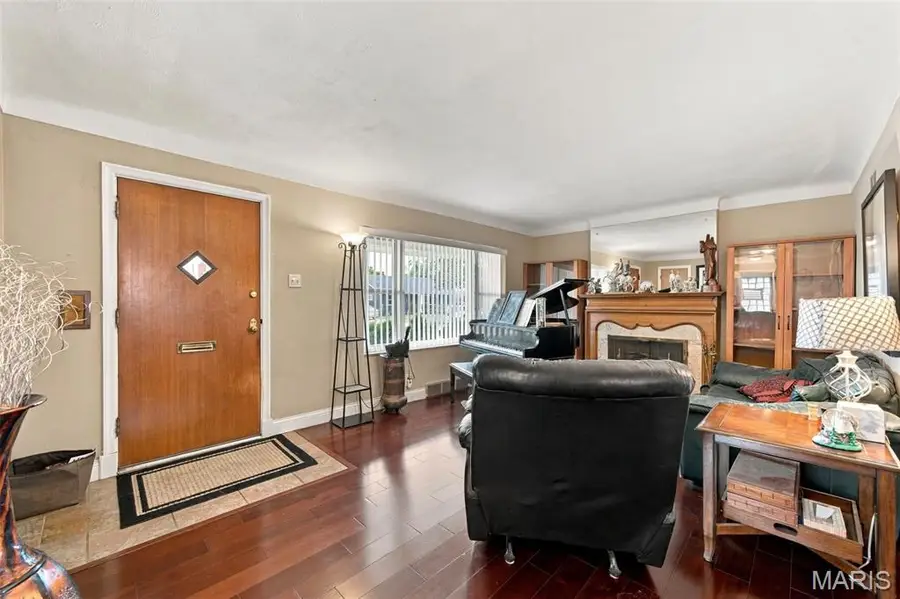 5120 Mccausland Avenue, Saint Louis, MO 63109 - #3