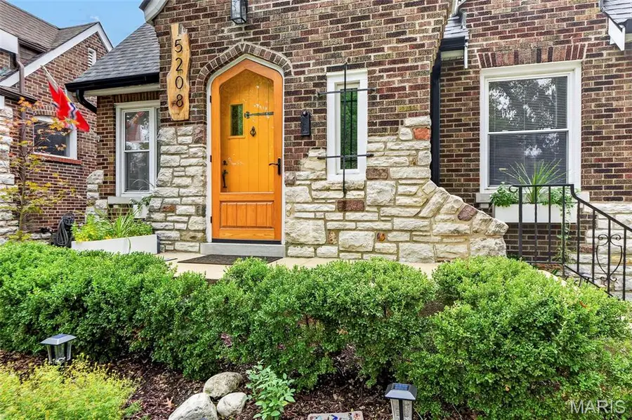 5208 Winona Avenue, Saint Louis, MO 63109 - #3