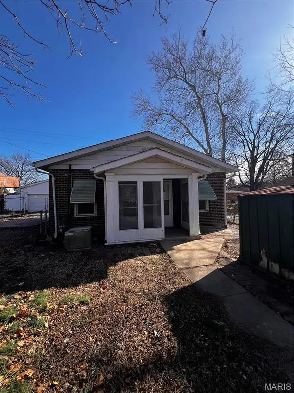 5520 Louisiana Avenue, St Louis, MO 63111