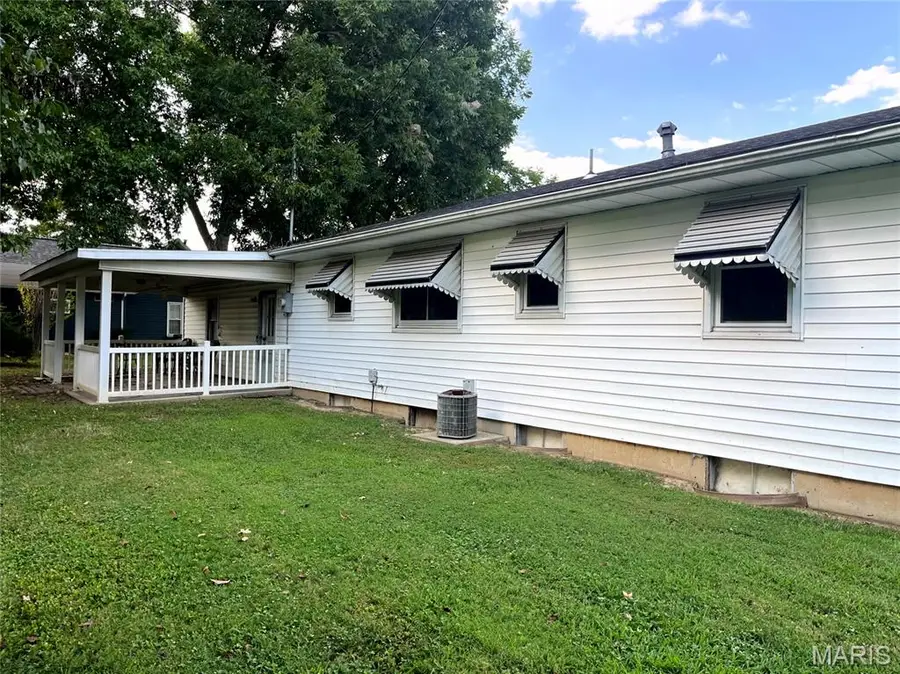 105 S Sanderson Avenue, Elsberry, MO 63343 - #2