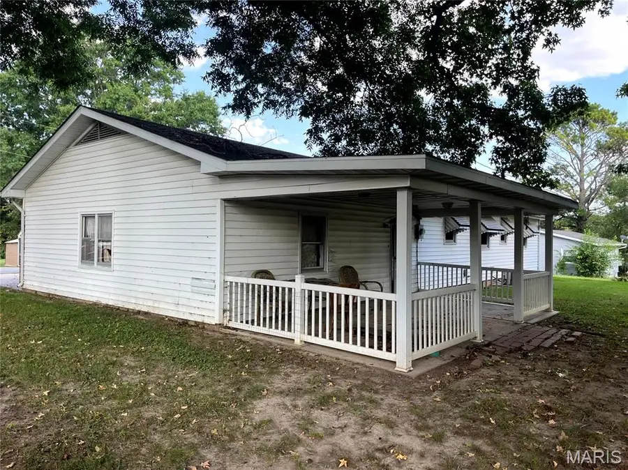105 S Sanderson Avenue, Elsberry, MO 63343 - #3