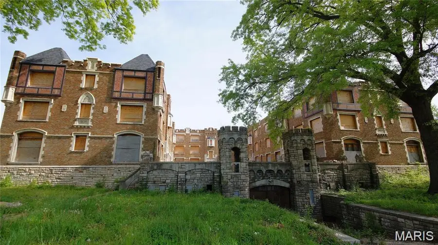 5315 Cabanne Avenue, Saint Louis, MO 63112 - #2