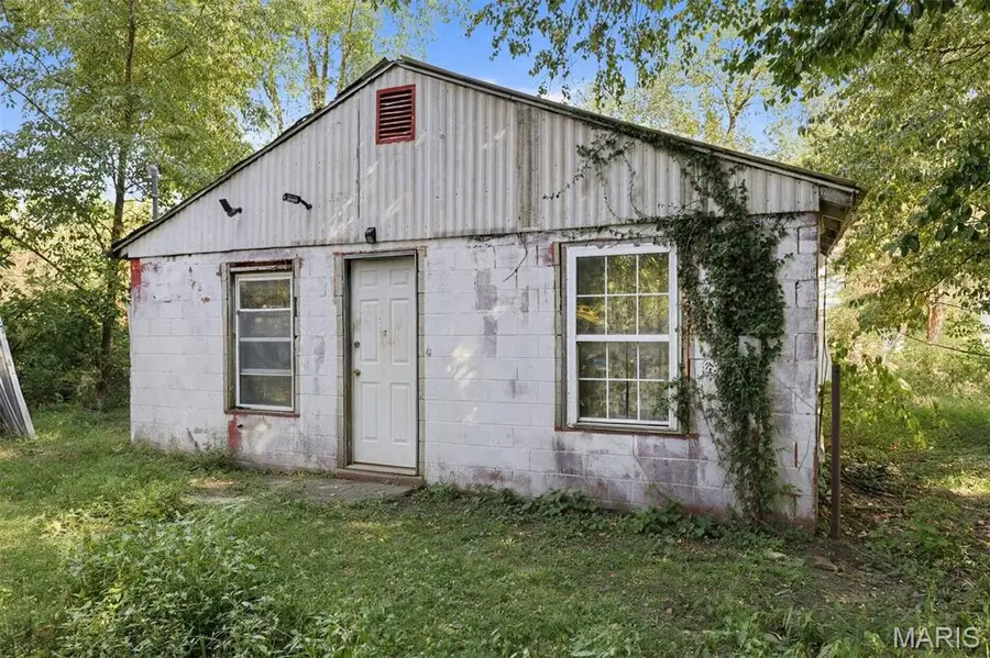 841 W Maple, Flora, IL 62839 - #3