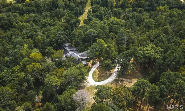 18513 State Route Dd, St James, MO 65559