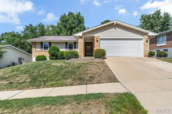 5015 Suson Hills Drive, St Louis, MO 63128