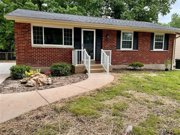 7374 Tannoia Drive, Hazelwood, MO 63042
