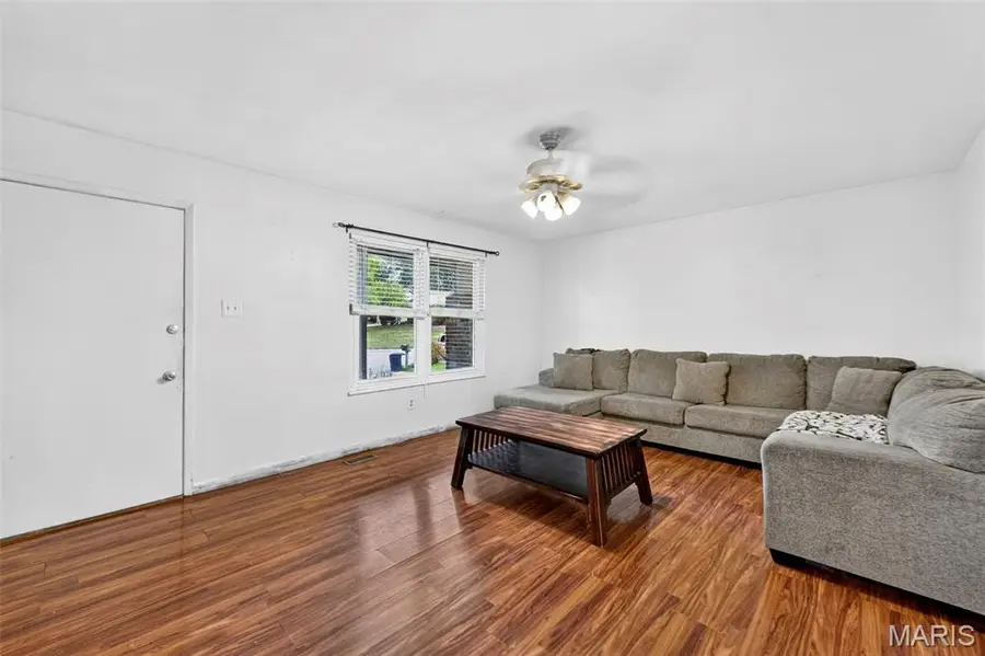 8 S Dianne Drive, Saint Peters, MO 63376 - #3