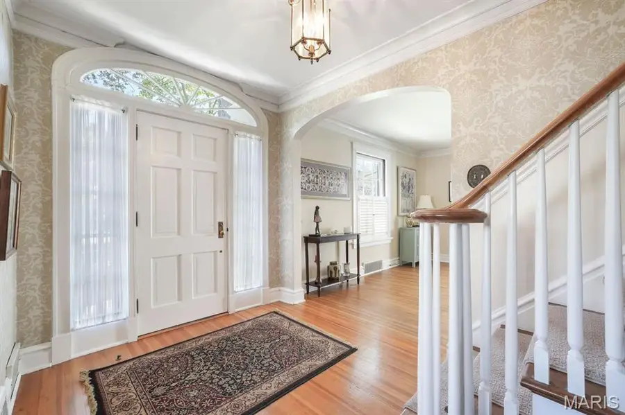 815 N Kirkwood Road, Kirkwood, MO 63122 - #2