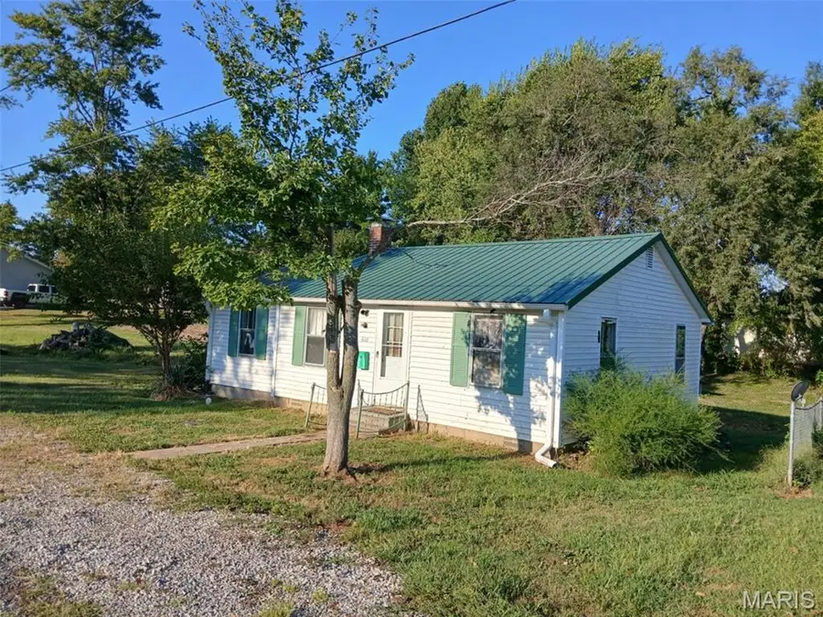 610 Burke Street, Jerseyville, IL 62052 - #3